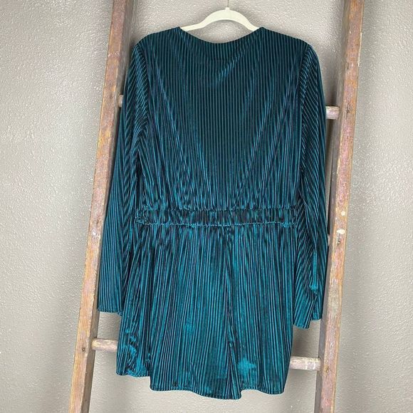 Cupcakes and Cashmere Caden Velvet Ribbed Romper - Picture 8 of 8